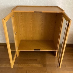 オーダーガラス扉キャビネットの画像
