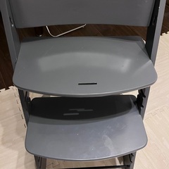 子供用の椅子　グレーの画像
