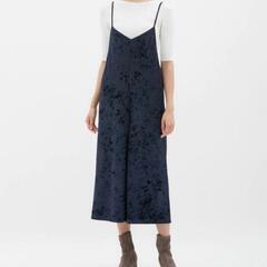 🍀未使用🍀　紺色　サロペット　クラッシュベロア　Ｍの画像