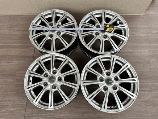 中古ホイールとタイヤパレット