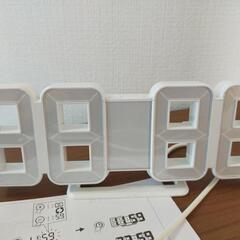 イケアの光る時計２個セットの画像