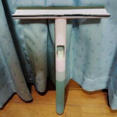 スプレー付き窓拭き　拭き掃除　水切りと水吸い取り付き　真ん中スプレー付き　未使用品の画像