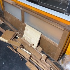 切断した木製パーテーション残り❗️