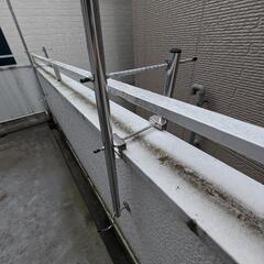 ステンレス ベランダ物干し台 壁手すりタイプの画像
