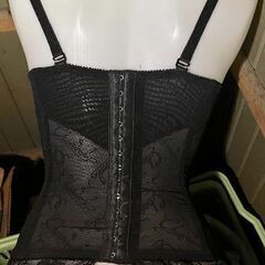 マネキン付　シャンデール
補正下着　未使用品の画像