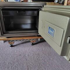 【お取り引き中】金庫の画像