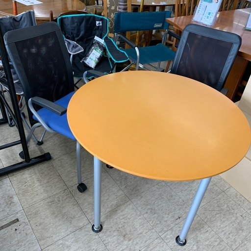 オカムラ　テーブル&チェア2脚セット　※2400010434198