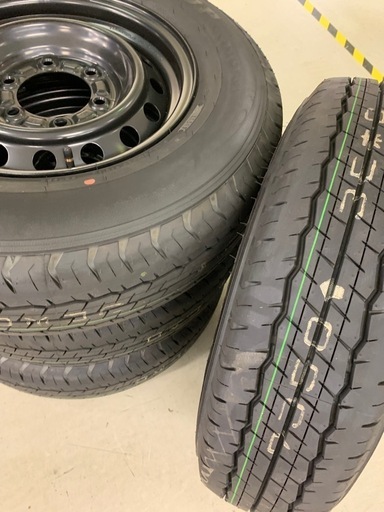 残り1セット　ハイエース夏タイヤ ダンロップ195/80R15 107/105L