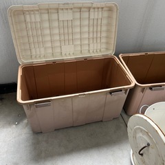 決まってます！
陶製植木鉢ロング　金バケツ　バルコニーもの入れ