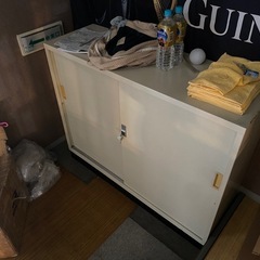 スチールキャビネット鍵付き