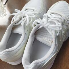(値下げ)アシックス白スニーカー　26.5センチの画像