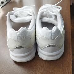(値下げ)アシックス白スニーカー　26.5センチの画像