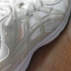 (値下げ)アシックス白スニーカー　26.5センチの画像