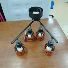 照明器具☆４個ライト、角度調整可、３パターン点灯、ウッド×ブラックカラー、オレンジ系【浜村鹿野温泉ICから3分 買取本舗 宮本リサイクル 営業時間9～19時 定休日水曜のみ←連絡できませんm(_ _)m】の画像