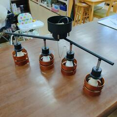 照明器具☆４個ライト、角度調整可、３パターン点灯、ウッド×ブラッ...