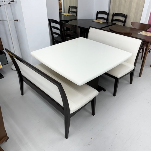 【お買い得‼️】シギヤマ家具 103cm幅4人掛けダイニングテーブルセット 両側ベンチ 収納スペース付き 鏡面仕上げホワイト♪