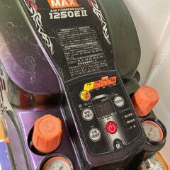 MAX AK-HH1250E2 エアコンプレッサ 高圧専用 4コロ 11L(割れた部分あり)の画像
