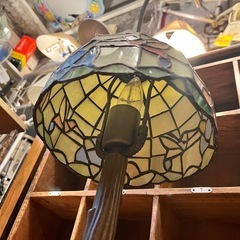 【池上店】  ステンドグラス テーブルランプ ランプ 照明 ビンテージ ヴィンテージ アンティーク 🚚運搬無料エリア有 / 大田区 リサイクルショップ ランバールーム 池上店 ◀︎ 池上駅 大森駅 蒲田駅 最寄りの画像