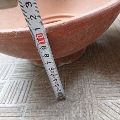 丸いテラコッタ植木鉢　大・小２つの画像