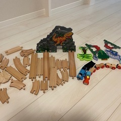 木のレールとトーマス