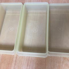 タッパーウェア　保存容器３個の画像