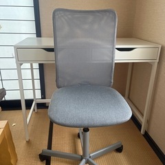 IKEA パソコンデスクの画像