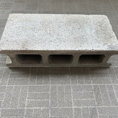 コンクリートブロック　4つ
