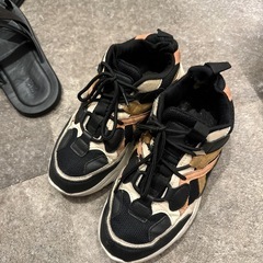 スニーカー23センチ