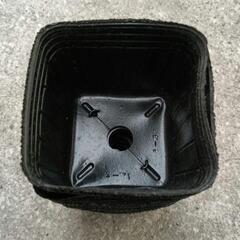 育苗ポット 　新品未使用　1セット（１００個で130円）色・サイズバラバラですが数万ポットの画像