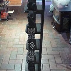 ① アジアン家具 木製 オープンシェルフ 高さ110cm ブラック 民族系 収納棚 CDラック 飾り棚 本棚 札幌市東区 新道東店の画像