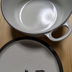 ルクルーゼ鍋  ほぼ新品   の画像