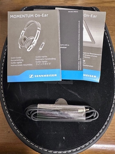 SENNHEISER  momentum on ear