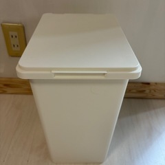 【中古】　開閉式　ゴミ箱の画像