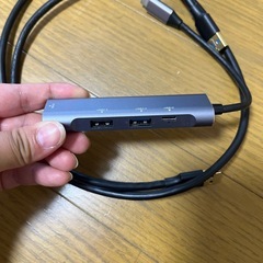 USBケーブル、HDMIケーブルの画像