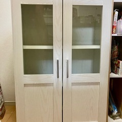 食器棚もらってください。