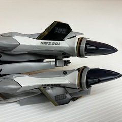 s0922617 BANDAI バンダイ マクロス フロンティア VF-25S 説明書付き パーツ部品あり プラモデル 人気 アニメ 限定シール付き 中古品の画像