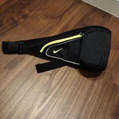 Nike ボディバッグ 黒・黄緑