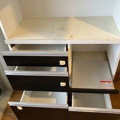 食器棚の画像