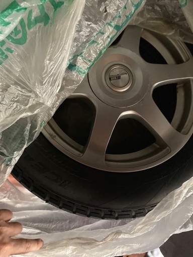 スタッドレスタイヤ4本　205/60