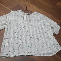 ブラウス 花柄の画像