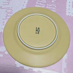 【LAKOLE】お皿２枚　くまモン丸皿１枚の画像