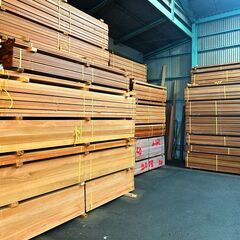ウッドデッキ材　端材　段ボール詰め合わせ　庭具・DIY用　④の画像