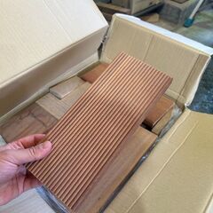 ウッドデッキ材　端材　段ボール詰め合わせ　庭具・DIY用　④の画像