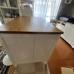 IKEA テーブル　カウンターチェアーの画像