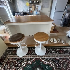 IKEA テーブル　カウンターチェアーの画像