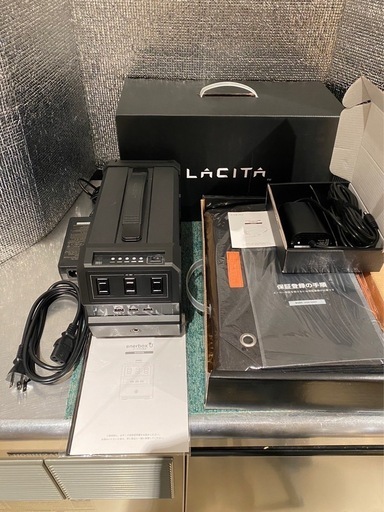 Lacita「ポータブル電源(1度使用のみ)」・「シガー充電器(1度使用のみ)」・「ソーラーパネル(未使用未開封)」の３点セット
