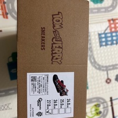 新品未使用！トムジェリのスニーカーの画像