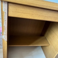 学習机と椅子の画像