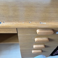 学習机と椅子の画像