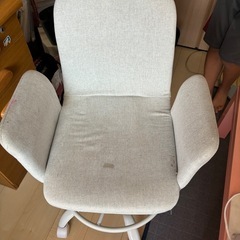 学習机と椅子の画像